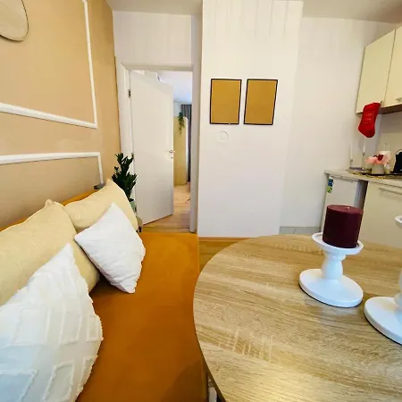 Nafaka Apartment, Old Town